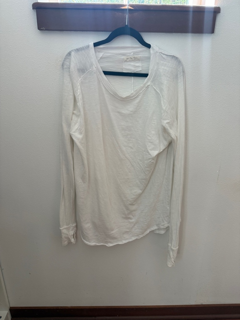 We The Free Women's White Long-Sleeve Scoop Neck Tee